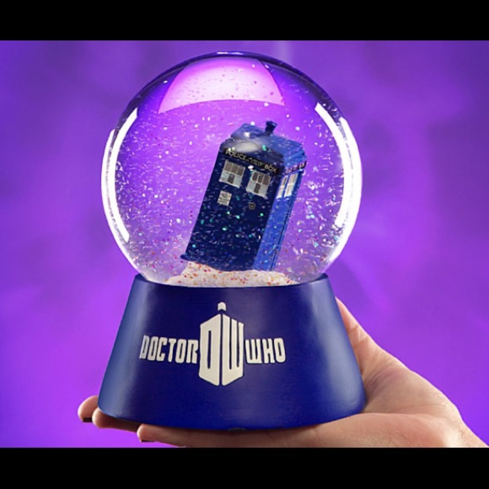SOLD Doctor Who Snowglobe